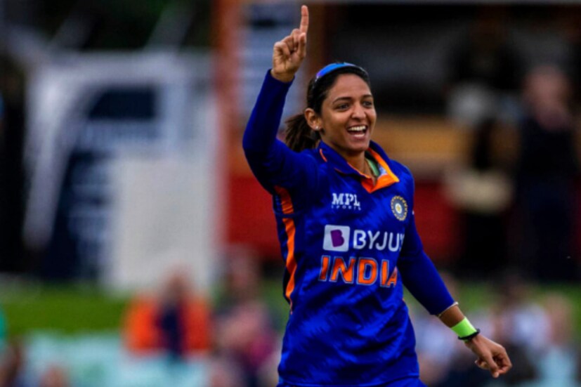 ম্যাচে ব্যাট হােতে বড় রান আসেনি হরমনপ্রীত কউরের। তবে দলের জয়ের সঙ্গে সঙ্গে একাধিকরেকর্ড গড়েছেন ভারতীয় মহিলা দলের অধিনায়ক।