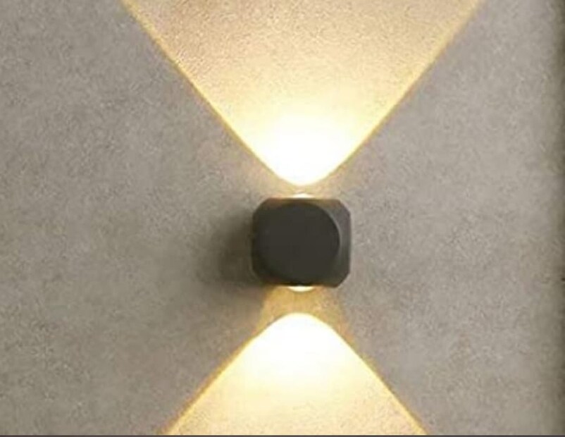 Lightaverse LED Wall Sconce Light - অ্যামাজনের সেলে এই লাইটের ওপরে পাওয়া যাচ্ছে ২১০০ টাকার ছাড়। এর ফলে অ্যামাজনের এই সেলে এই লাইট পাওয়া যাচ্ছে মাত্র ৮৯৯ টাকায়। এর আসল দাম ২৯৯৯ টাকা। কোম্পানির তরফে জানানো হয়েছে যে, এই লাইট বিদ্যুৎ সাশ্রয় করতে সক্ষম। কারণ এই লাইট জ্বালালে কম বিদ্যুৎ খরচ হয়। কোম্পানির তরফে ঘোষণা করা হয়েছে যে, এই লাইট অনায়াসে ৫০,০০০ ঘন্টা পর্যন্ত চলবে।