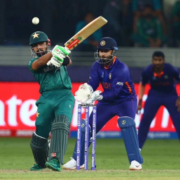 যতদূর জানা যাচ্ছে, ভারত-পাক ম্যাচ পাওয়ার জন্য লড়াই হবে মূলত দুটি স্টেডিয়ামের মধ্যে। ইডেন ও চেন্নাইয়ের চিপক স্টেডিয়াম।