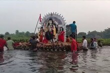 ২০০ বছরের পুরনো কার্নিভাল, জলে ভেসে থাকেন শিব-দুর্গা-কালী ২০০ বছরের পুরনো কার্নিভাল, জলে ভেসে থাকেন শিব-দুর্গা-কালী