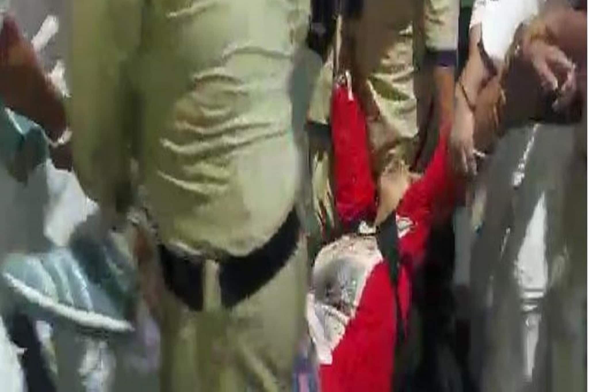 'গণতান্ত্রিক অধিকারে হস্তক্ষেপ', করুণাময়ী কাণ্ডে যৌথ বিবৃতি ১৩ জন বিশিষ্টের