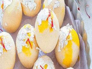 নাড়ুতেই দিন ভেলকি