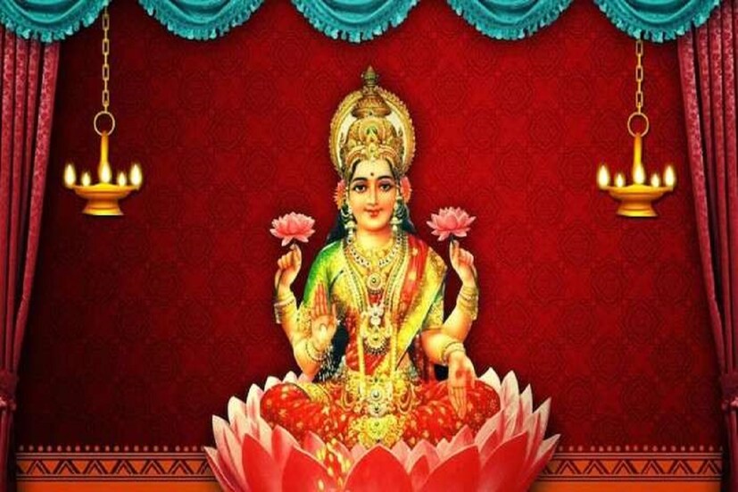 নিজেরাই পুজোয় ফল কেটেছেন৷ নিজেরাই ভোগ রান্না করেছেন। তারা নিজেদের ইচ্ছামত পুজো করেছেন, আবার পুষ্পাঞ্জলিও দিয়েছেন। স্বভাবতই নিষিদ্ধ পল্লী এলাকায় দুর্গাপুজোর পর আবারও ধুমধাম করে ঘরে ঘরে পালিত হচ্ছে লক্ষ্মীপুজো। আলোবিহীন স্যাঁত স্যাঁত গলির আনাচে কানাচে এখন কান পাতলেই শোনা যাচ্ছে লক্ষ্মীর পাঁচালি পাঠ। (প্রতীকী ছবি)