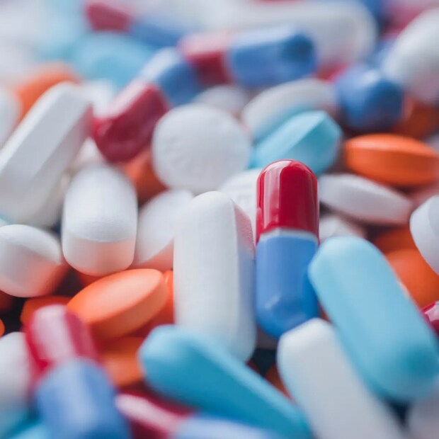 একদম ঠিক ধরেছেন৷ এখানে লেখা থাকে RX. এই RX এর অর্থ কিন্তু অনেকেই জানেন না৷