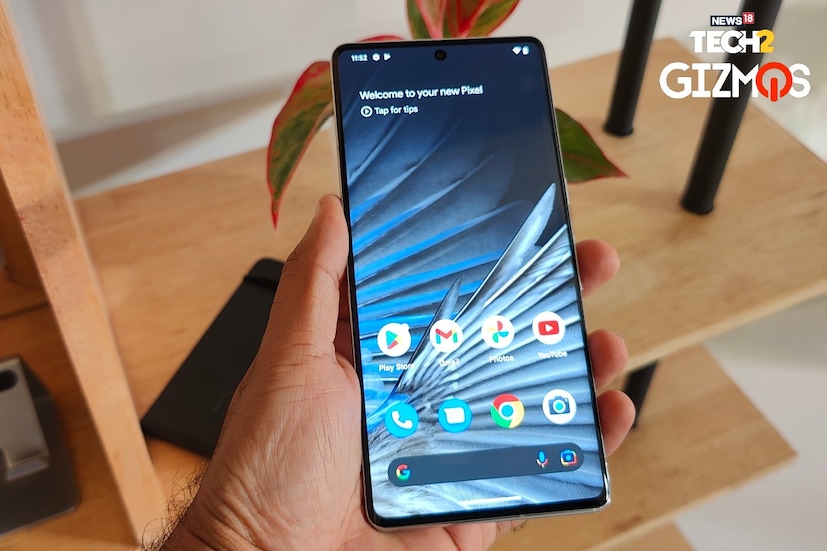 Google Pixel 7 Pro ফোনে ব্যবহার করা হয়েছে ৬.৭ ইঞ্চির এলটিপিও ডিসপ্লে। Google Pixel 7 Pro ফোনে ব্যবহার করা হয়েছে কিউএইচডি প্লাস রেজোলিউশন, যা ১২০ এইচজেড রিফ্রেশ রেট যুক্ত। Google Pixel 7 Pro ফোনে ব্যবহার করা হয়েছে গুগল টেনসর জি২ চিপসেট, যা ১২ জিবি র‍্যাম যুক্ত। 