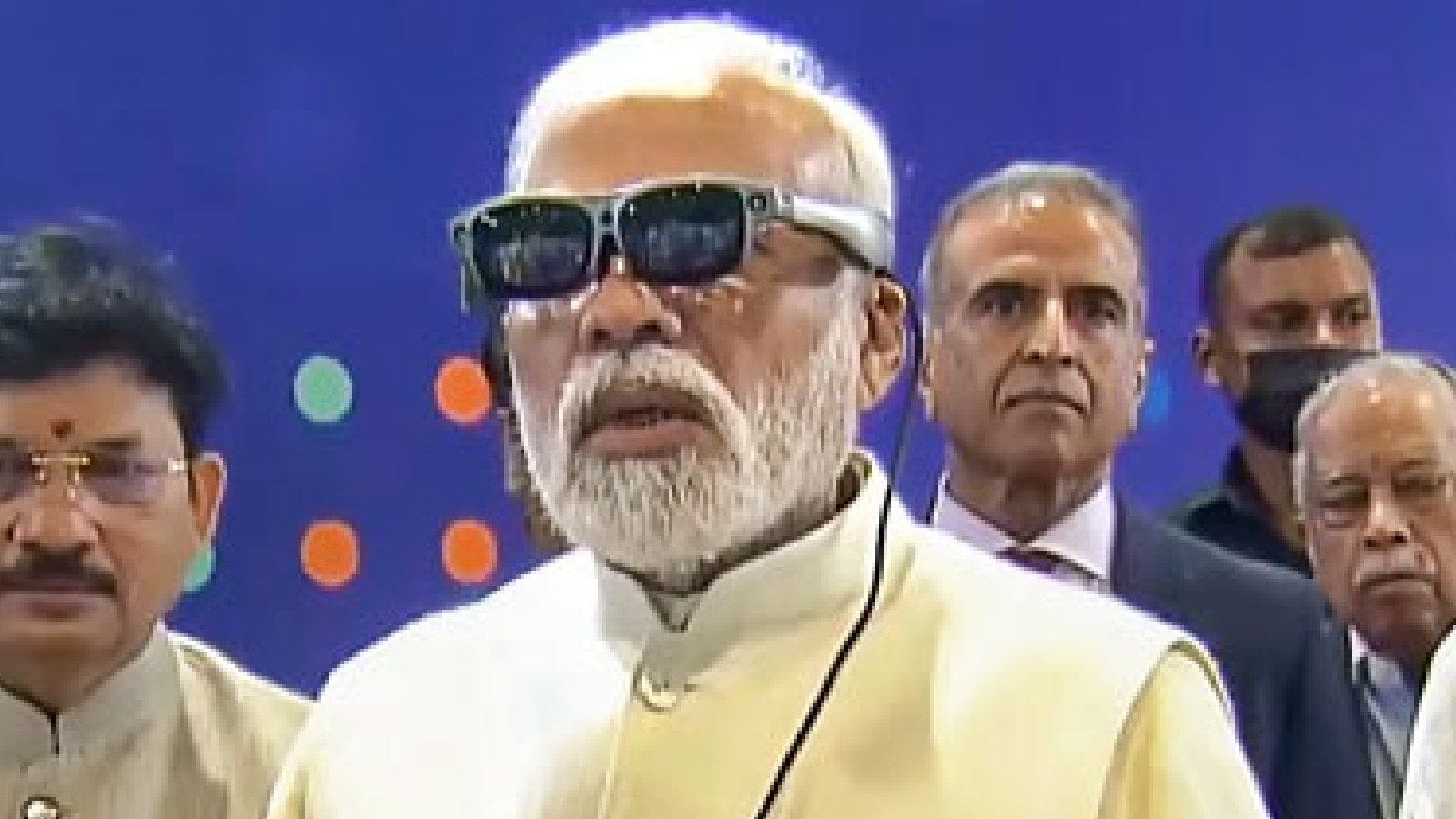 ‘কালা চশমা’ পরে 5G লঞ্চ প্রধানমন্ত্রী মোদির, কী দেখা যায় এই চশমা পরলে!
