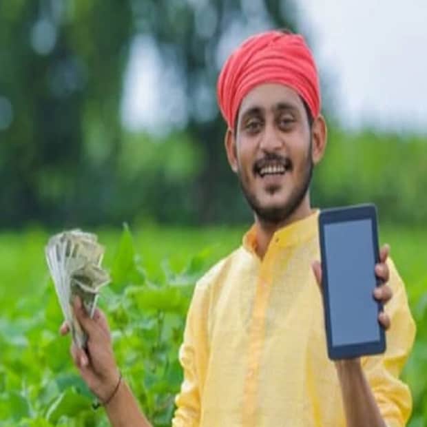 সোমবার দেশের ১০ কোটি কৃষকদের ব্যাঙ্ক অ্যাকাউন্টে ২০০০ টাকা ট্রান্সফার করলেন প্রধানমন্ত্রী নরেন্দ্র মোদি ৷ বেশ কয়েকদিন ধরেই পিএম কিষান যোজনার ১২তম কিস্তির টাকা নিয়ে বিভিন্ন জল্পনা চলছিল ৷ এদিন সোমবার কৃষকদের অ্যাকাউন্টে চলে এসেছে টাকা ৷ 