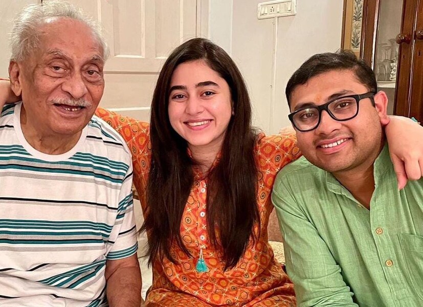 ভাতৃদ্বিতীয়ায় দাদু ও ভাইকে ফোঁটা দিলেন ঋদ্ধিমা। নিজের সোশ্যাল মিডিয়া প্রোফাইল থেকে শেয়ার করলেন সেই ছবি ।
