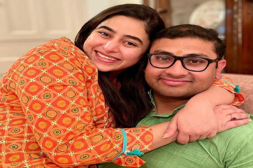 ভাইফোঁটায় খুশির মেজাজে অভিনেত্রী ঋদ্ধিমা ঘোষ । প্রতিপদে ফোঁটা দিলেন ভাইকে।