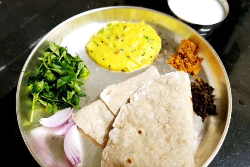 রুটি পরিবেশনের সময় মানতে হবে, ছোট্ট এই কতগুলি টিপস। এই টিপস ফলো করলেই আপনি খুব সহজেই অর্থনৈতিক সংকট থেকে নিজেকে কাটিয়ে তুলতে পারবেন। তবে অনেক সময় খাবার পরিবেশন করার সময় আমরা কোন কিছু নিয়ম মেনে চলি না। এই জন্যই আমরা নানান রকম সমস্যার মধ্যে পড়ি।