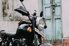 মাত্র ৯৬ টাকা করে দিয়ে বাড়ি নিয়ে আসুন Royal Enfield Bullet 350