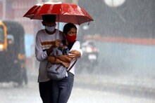 বজ্রবিদ্যুৎ-সহ ঝড়-বৃষ্টির সতর্কতা রাজ্যের 'চার' জেলায়! আবহাওয়ার লেটেস্ট আপডেট...