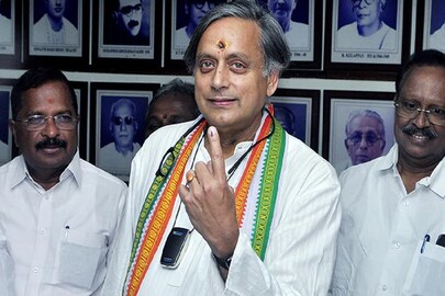 লোকসভা নির্বাচনের আগে শশী থারুরের ভবিষ্যদ্বাণী