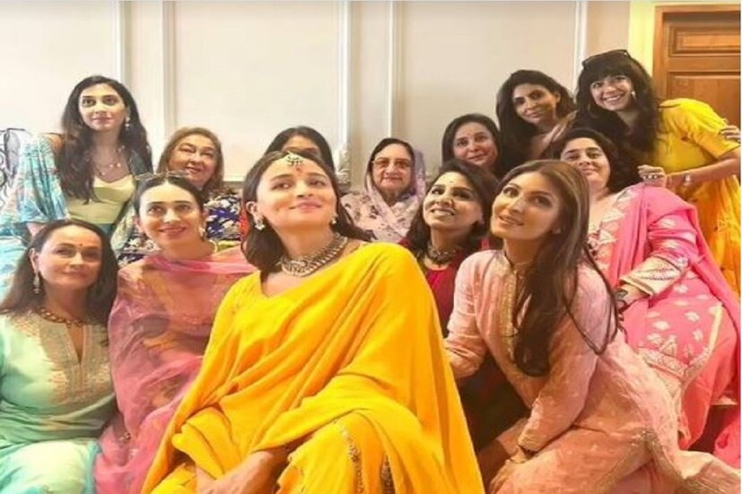 ঝলমলে আলিয়া ভাটের সাধভক্ষণ অনুষ্ঠান। আলিয়ার পরনে ছিল উজ্জ্বল হলুদ রঙের ঘেরওয়ালা কামিজ, জড়িপাড় হলদে পাজামা, একই রং-এর ওড়না। সঙ্গে মানানসই গয়না