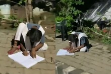 পথের আলোয় ফুটপাথে বসে পড়াশোনা করছে এক মেয়ে, মুগ্ধ করা  ভিডিও দেখলে চোখে জল আসবে