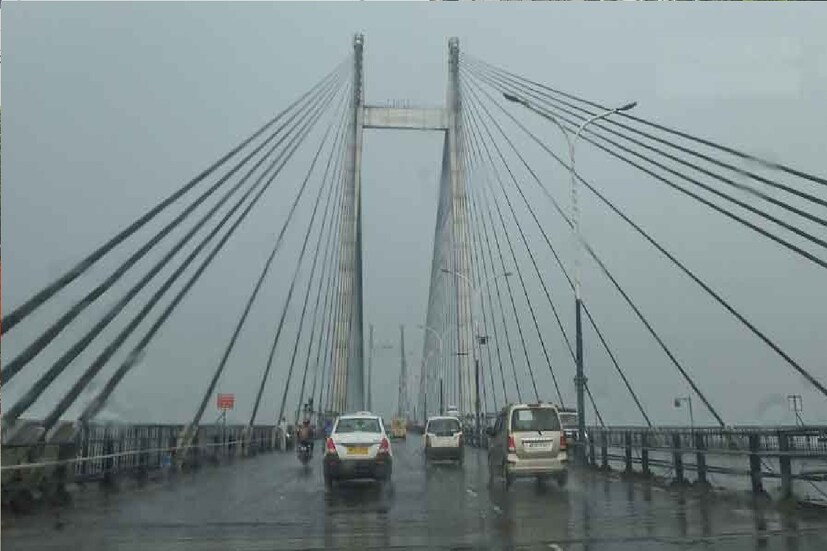 আলিপুর আবহাওয়া দফতর থেকে জানানো হয়েছে, আগামী ২৪ ঘণ্টায় দক্ষিণবঙ্গের পাশাপাশি উত্তরবঙ্গের একাধিক জেলাতে হালকা থেকে মাঝারি বৃষ্টিপাতের সম্ভাবনা রয়েছে। ১৬ তারিখের পর থেকে উত্তরবঙ্গের আবহাওয়ায় পরিবর্তন আসবে। পূর্বাভাসে বলা হয়েছে, ১৬ তারিখ থেকে ১৯ তারিখ পর্যন্ত বৃষ্টিপাতের কোনও সম্ভাবনা নেই উত্তরবঙ্গে।
