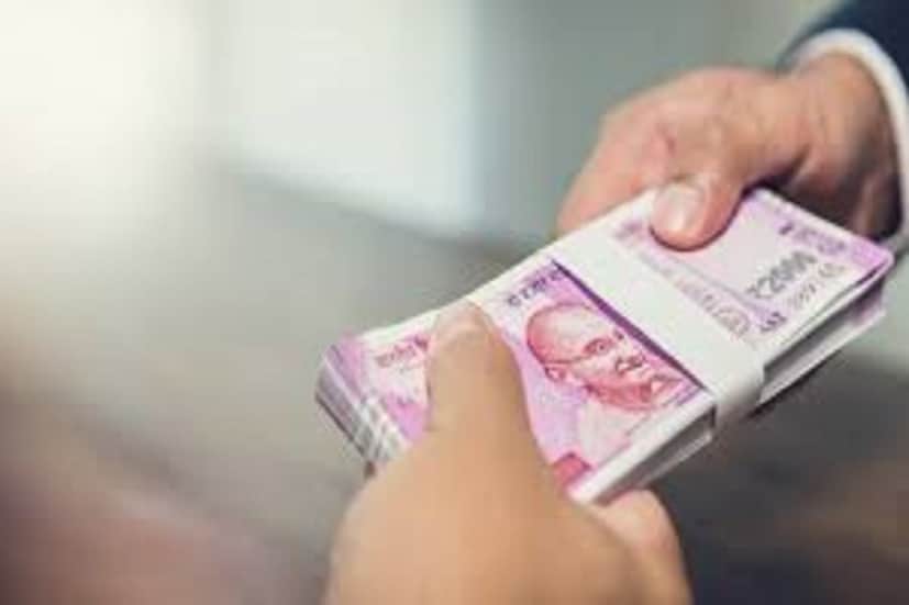 যদি আপনিও ভবিষ্যতের হিসাব বা সন্তানের লেখাপড়া বিষয়ে এফডি করার কথা ভেবে থাকেন সেক্ষেত্রে তাঁদের জন্য একটি বড় তথ্য যা কাজে লাগবে ৷ প্রতীকী ছবি ৷