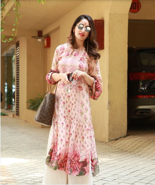 পাপারাৎজিদের ফ্রেমবন্দি ইয়ামি গৌতম