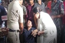 রাস্তায় বসে বিক্ষোভ ডিওয়াইএফআই নেত্রী মীনাক্ষীর, ফের অগ্নিগর্ভ করুণাময়ী রাস্তায় বসে বিক্ষোভ ডিওয়াইএফআই নেত্রী মীনাক্ষীর, ফের অগ্নিগর্ভ করুণাময়ী
