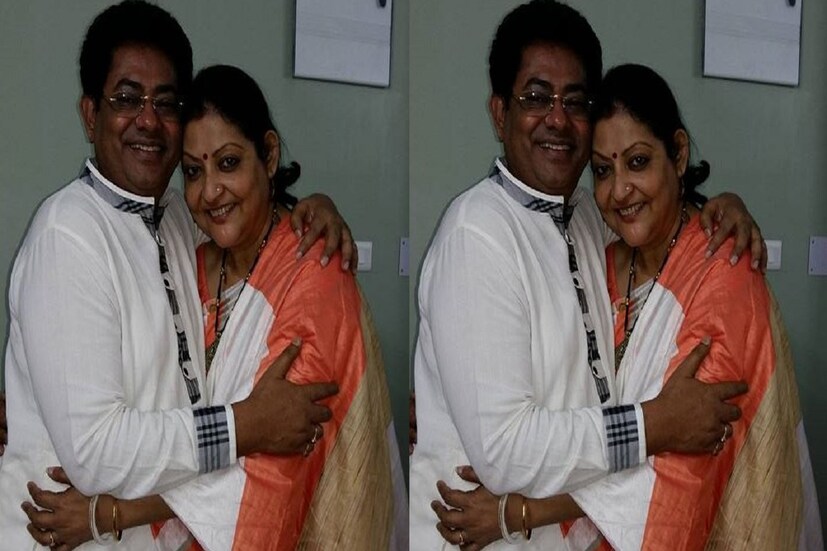 প্রতিটি মানুষের কাছে অত্যন্ত পরিচিতি সোনালি চক্রবর্তী ৷ যখন মানুষের ঘরে ঘরে সাদা কালো টিভি ঠিক তখন থেকেই ড্রয়িং রুম থেকে ক্রমশ প্রতিটি মানুষের মনে পাকাপাকি স্থান করে নিয়েছিলেন ৷ ছবি সৌজন্যে ফেসবুক ৷ 
