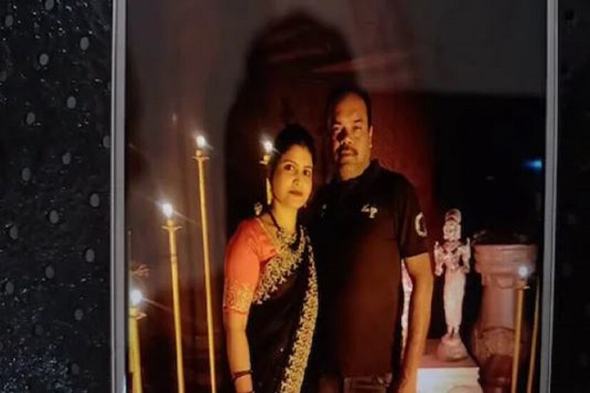 মধ্যপ্রদেশের এমন এক ঘটনা প্রকাশ্যে এসেছে যা রীতিম কাঁদিয়েছে প্রতট মানুষকে ৷ করবা চৌথের দিন আত্মহত্যার প্রয়াস করেন স্ত্রী ৷ অত্যন্ত আশঙ্কাজনক অবস্থায় হাসপাতাবে ভর্তি করা হলে চিকিৎসকেরা তাঁকে মৃত বলে ঘোষণা করেন ৷ মধ্যপ্রদেশের এমন এক ঘটনা প্রকাশ্যে এসেছে যা রীতিম কাঁদিয়েছে প্রতট মানুষকে ৷ করবা চৌথের দিন আত্মহত্যার প্রয়াস করেন স্ত্রী ৷ অত্যন্ত আশঙ্কাজনক অবস্থায় হাসপাতাবে ভর্তি করা হলে চিকিৎসকেরা তাঁকে মৃত বলে ঘোষণা করেন ৷ 