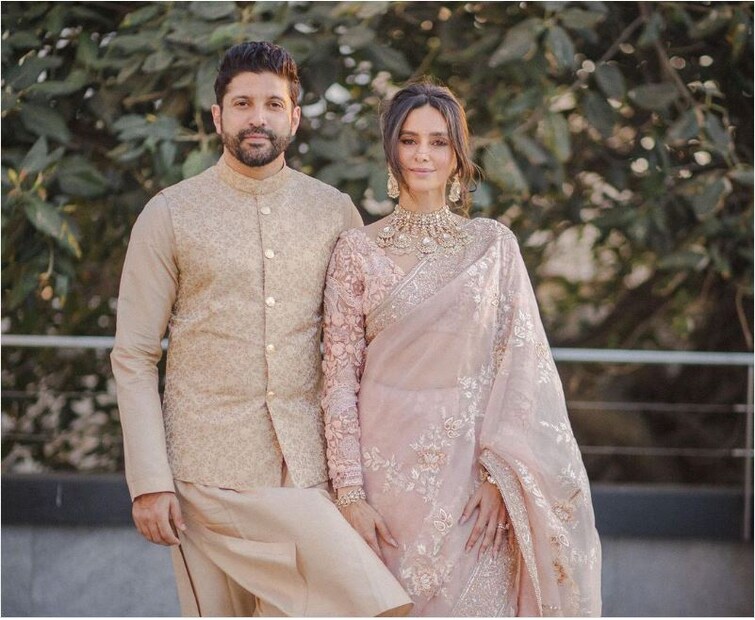 আনুষ্ঠানিক বিয়ের পরে ঘটা করে আইনি বিয়েও করেছেন গায়িকা এবং অভিনেতা-পরিচালক