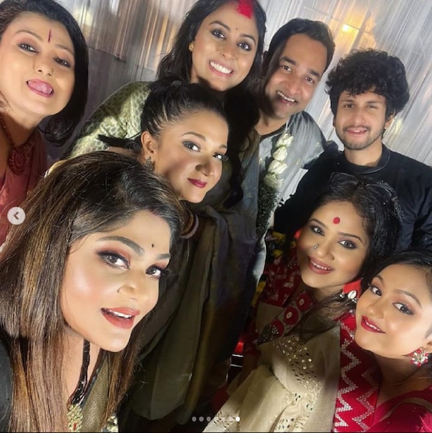 শাঁওলির বিয়েতে হাজির ছিল ‘আলতা ফড়িং’ পরিবারের গোটা টিম। (ছবি-ইনস্টাগ্রাম)