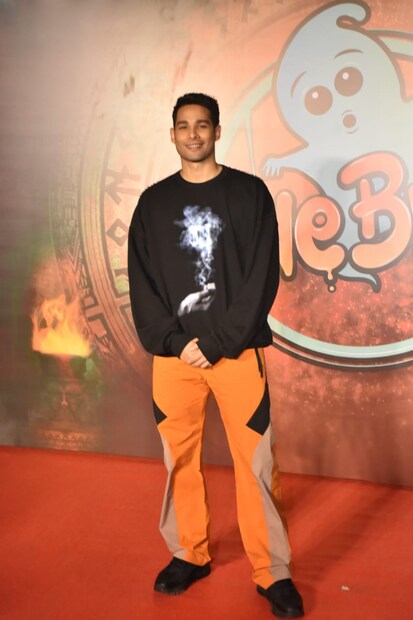ফোন ভূতের স্ক্রিনিংয়ে সিদ্ধান্ত চতুর্বেদি