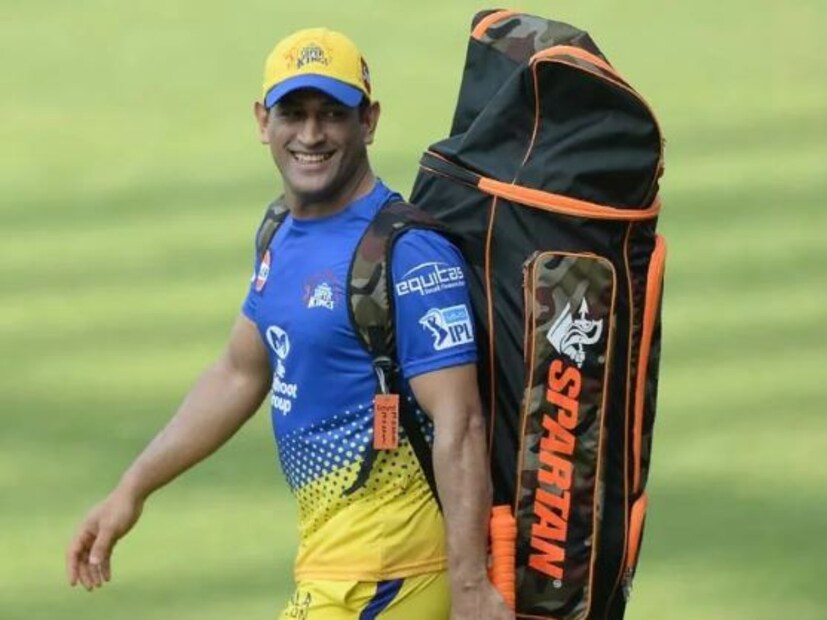 এছাড়াও ধোনি বলেন,'আমরা ক্রিকেটারদের দুর্বল জায়গাগুলিকে মজবুত করার চেষ্টা করি। এমন কাউকে আমরা খুঁজি যাঁরা দলকে সবার আগে রাখে। যদি ওদের থেকে ১০ শতাংশ পাওয়া যায়, তা হলে আমরা সেটা ৫০ শতাংশে করেনি।'