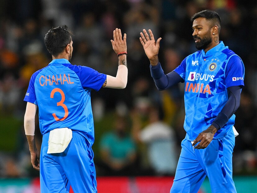 হার্দিক পান্ডিয়ার নেতৃত্বে নিউজিল্যান্ডের বিরুদ্ধে টি-টোয়েন্টি সিরিজে দারুণ শুরু করেছে ভারতীয় দল। দ্বিতীয় ম্যাচে নিউজিল্যান্ডকে ৬৫ রানে হারিয়েছে ভারত। প্রথম ম্যাচ বৃষ্টির কারণে বাতিল হয়ে যায়। ৩ ম্যাচের সিরিজে ১-০ তে এগিয়ে গেল টিম ইন্ডিয়া।