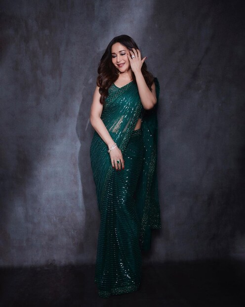 মাধুরী দীক্ষিতের 'খলনায়ক' ছবিটি সম্প্রতি ২৫ বছর পূর্ণ করেছে৷  সুভাষ ঘাই পরিচালিত ছবিটি ১৯৯৩ সালের দ্বিতীয় বক্স অফিস হিট ছিল৷ সঞ্জয় দত্ত, মাধুরী দীক্ষিত , জ্যাকি শ্রফ অভিনীত ছবি রেকর্ড গড়লেও এর ছবির  এক অজানা কাহিনি শুনলে আঁতকে উঠবেন৷