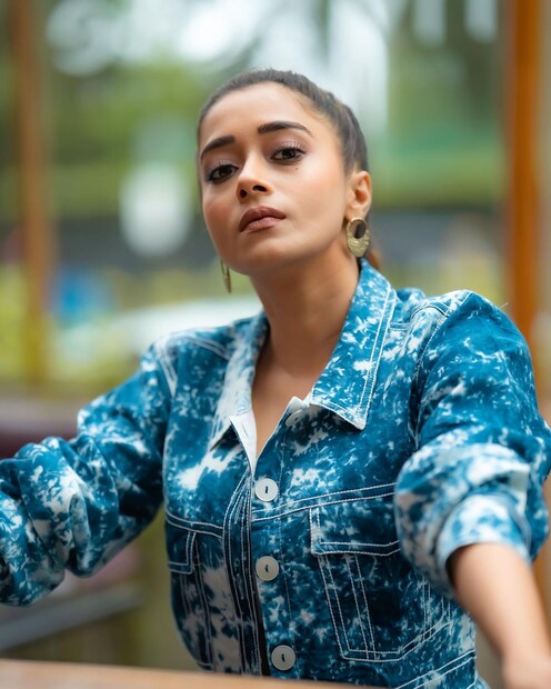 বাংলা ছবি চিরদিনই তুমি আমার-এ দেখা গিয়েছিল তাঁকে৷ তারপর জনপ্রিয় ধারাবাহিক উত্তরণের মুখ ছিলেন তিনি৷ সেই যাত্রা থামেনি৷ 