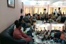 ফারাক্কা ব্যারেজের রাস্তা মেরামতি নিয়ে বৈঠক দু-জেলার প্রশাসনিক কর্তাদের