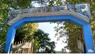 চাকরি থেকে ইস্তফা শিক্ষিকার