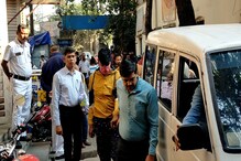 বিছানার ভাজে ভাজে লুকোনো লক্ষ লক্ষ টাকা! ১৯ বছরের ছেলের কাছে এত টাকা! ভয়াবহ ঘটনা বিছানার ভাজে ভাজে লুকোনো লক্ষ লক্ষ টাকা! ১৯ বছরের ছেলের কাছে এত টাকা! ভয়াবহ ঘটনা