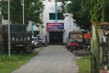 ক্লাসে ঢুকে পড়ুয়াকে মারতে শুরু করলেন দুই অভিভাবক! ভয়াবহ ঘটনা