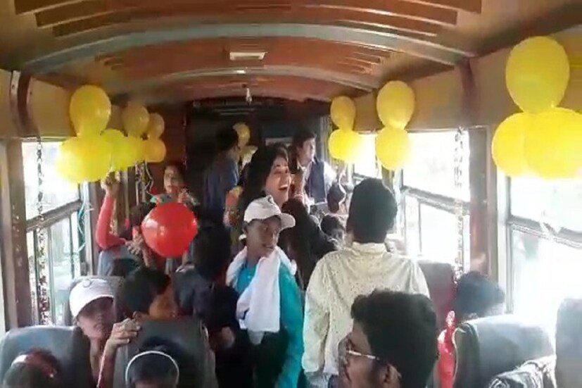 আগামীতে শিলিগুড়ি থেকে দার্জিলিং স্টেশন পর্যন্ত রাইড করার জেদ চেপে বসেছে ওদের মধ্যে! সেই আশাতেই বুক বাঁধছে ওরা!। সংগঠনের সদস্যা মুনমুন সিং রাজপুত জানান, ওদের মুখে হাসি ফোঁটাতেই এই ইউনিক ভাবনা। Input-  Partha Pratim Sarkar