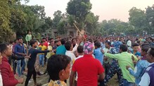 ফুটবল থেকে বচসা-হাতাহাতি, একেবারে বন্ধই হয়ে গেল ফাইনাল খেলা ফুটবল থেকে বচসা-হাতাহাতি, একেবারে বন্ধই হয়ে গেল ফাইনাল খেলা