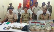 ব্যাঙ্কের ভিতর ঢুকে ভয়াঙ্কর ডাকাতি, এবার পুলিশের জালে মূল দুই পান্ডা ব্যাঙ্কের ভিতর ঢুকে ভয়াঙ্কর ডাকাতি, এবার পুলিশের জালে মূল দুই পান্ডা