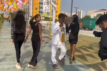 কাঁচা বাদামের পর এ বার পাকা বাদাম! ভুবন বাদ্যকরের চমকে দেওয়া গান