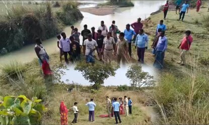 নদীর ধারে থেকে দেহ উদ্ধার