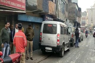 এলাকায় পুলিশের টহল