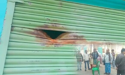 হরিহরপাড়ায় প্রধানের বাড়ি লক্ষ্য করে বোমা