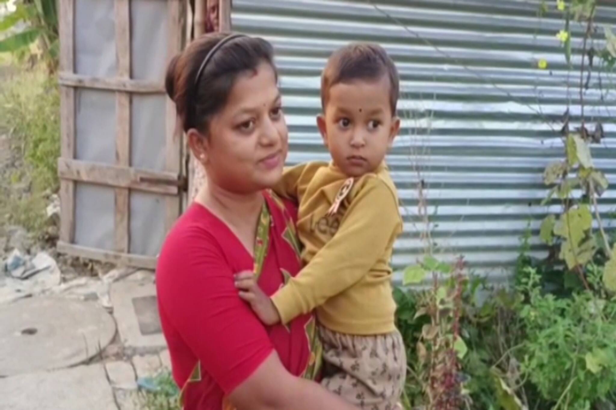 নামখানার ছোট্ট শিশু অবলীলায় বলছে কবিতা গান! হতবাক সকলে