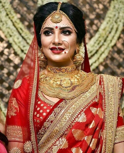 বিয়ের আগে ত্বককে ভিতর থেকে সুন্দর করে তোলার চেষ্টা করুন৷ প্রচুর জল খান, ফল, তাজা শাকসবজি রাখুন খাদ্যতালিকায়৷ ডাবের জল, ফলের রসও যেন বাদ না পড়ে৷ 
