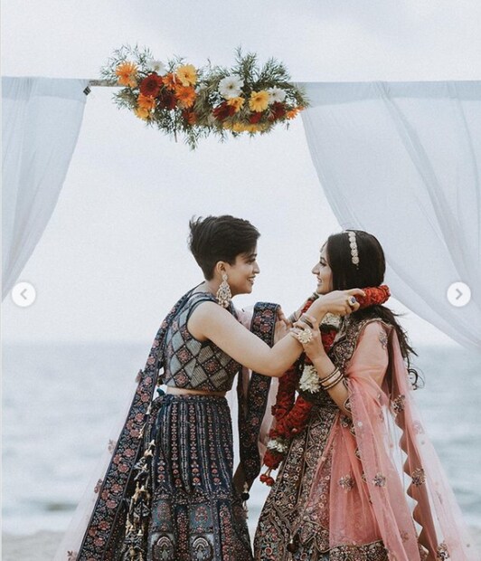 সৌদি আরবে দ্বাদশ শ্রেণিতে পড়ার সময় আধিলা নূরার প্রেমে পড়ে। সৌদি আরবে থাকাকালীন সেই সম্পর্কের কথা জানান বাড়িতে, তারপর থেকেই শুরু হয় সমস্যা। বর্তমানে তাঁরা বিয়ের জন্য প্রস্তুত। (ছবি: ইনস্টাগ্রাম)