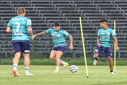 মোহনবাগান সমর্থকদের আশ্বস্ত করলেন দিমিত্রি মোহনবাগান সমর্থকদের আশ্বস্ত করলেন দিমিত্রি