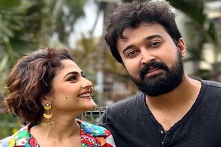 আগের দু'বারের মতো এবারেও যেন ঐন্দ্রিলা ফিরে আসে তাঁর ভালোবাসার কাছে এই আর্তি নিয়েই দেখে নেওয়া যাক সেই সব রাশির জাতকদের, যাঁরা প্রেমিক হিসেবে সব থেকে নির্ভরযোগ্য। কঠিন সময়েও যাঁরা কখনও সঙ্গীর হাত ছেড়ে দেন না। সব্যসাচীর জন্মতারিখ ৩১ অক্টোবর, সেই হিসেবে তিনি বৃশ্চিক রাশির জাতক। বৃশ্চিক-সহ আর কোন কোন রাশি এই তালিকায় রয়েছে, তা দেখে নেওয়া যাক একনজরে।