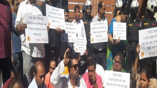 ডেঙ্গি নিয়ে পুরসভার বিরুদ্ধে 'বিরাট' অভিযোগ ডেঙ্গি নিয়ে পুরসভার বিরুদ্ধে 'বিরাট' অভিযোগ