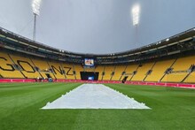 Weather Update: প্রবল বৃষ্টি থামার নাম নেই,টসও গেল পিছিয়ে,ইন্ডোরে যা করছে ভারত
